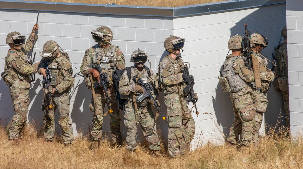Army to Store Nearly 10,000 IVAS Goggles After $1.8B Program, GAO Finds