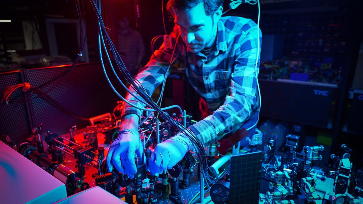 DARPA Backs IonQ With $28M to Mass-Produce GPS-Independent Atomic Clocks