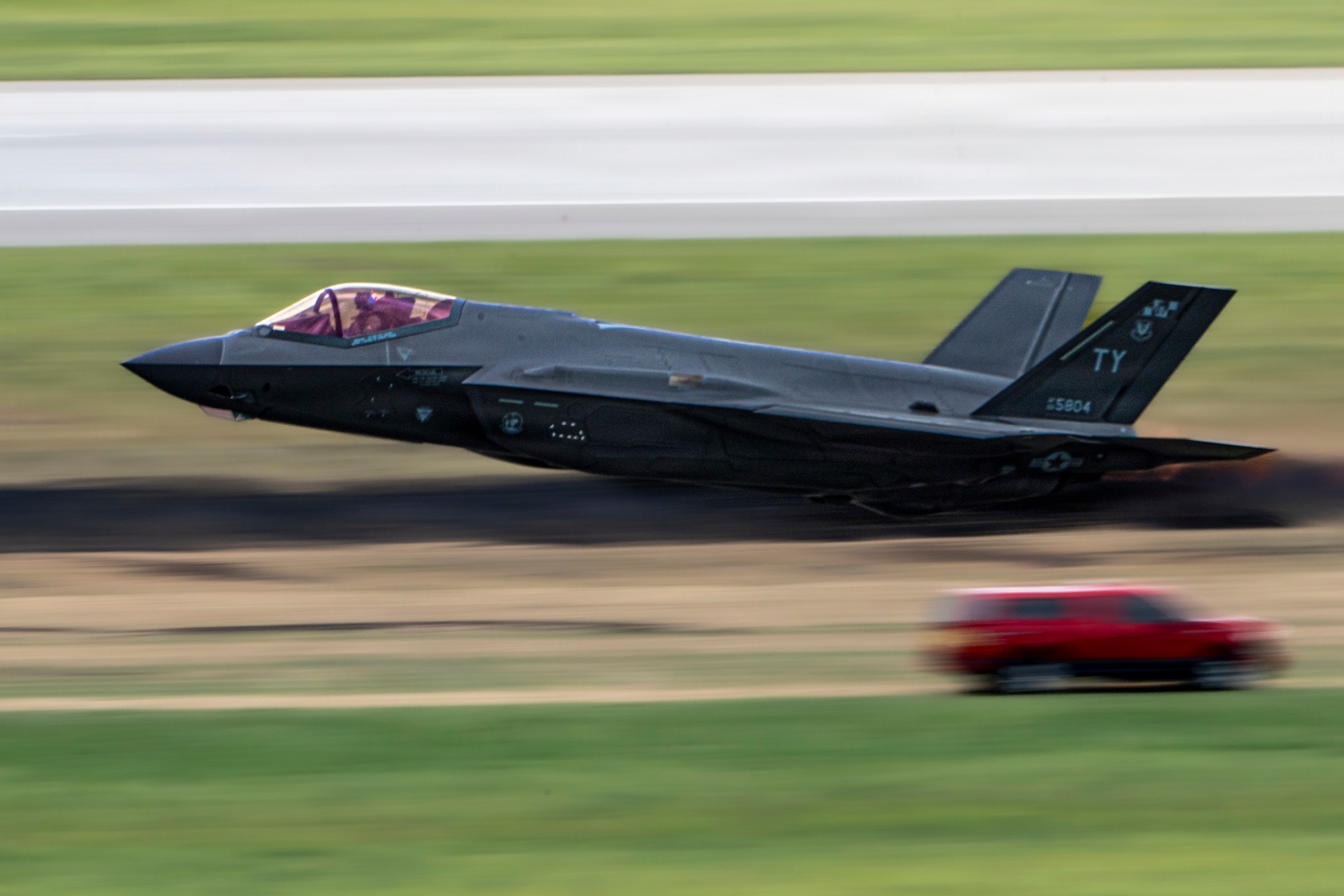 Northrop Grumman Gets $124M for F-35 Radar Parts as New Jets Fly With Ballast Instead