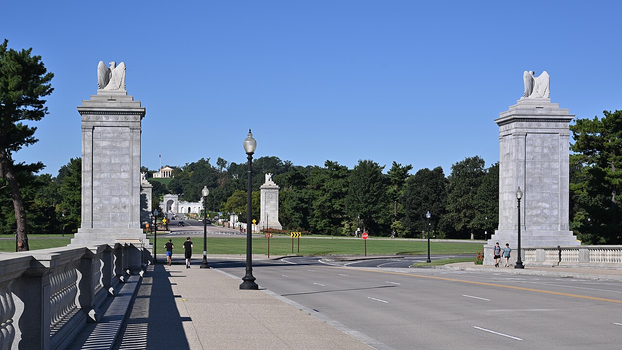 Triumphal Arch Heads to Nov. 5 NCPC Vote With $15M Federal Set-Aside and No Official Price