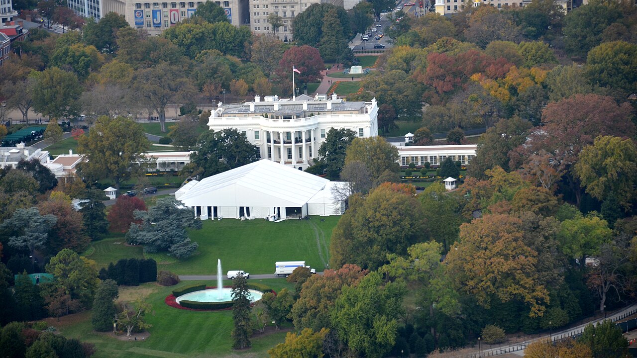 Trump's Fixed-Price Contracting Mandate Puts $10M Threshold on Non-FFP Awards — What Agencies and Contractors Must Do Now