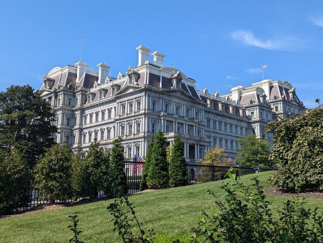 Trump EO Mandates Fixed-Price Contracting as Federal Default, OMB Guidance Due June 14